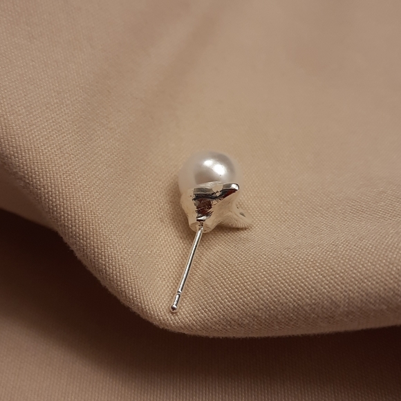 Silver Tone Cat Ear Faux Pearl Earrings - Picture 11 of 12